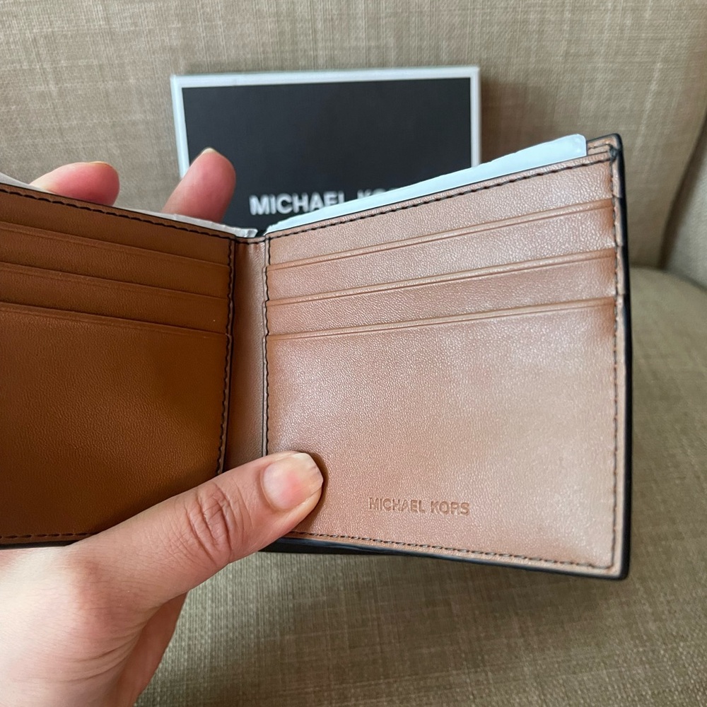 Authentic Michael kor wallet - Picture 2 of 5
